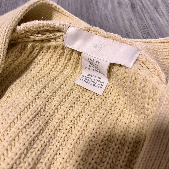 H&M baby yellow oversized chunky button up cardigan - Picture 3 of 3